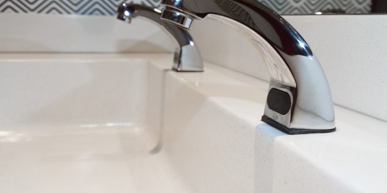 comptoir-salle-de-bain-commerciale-beton-commercial-bathroom-concrete-counter-1